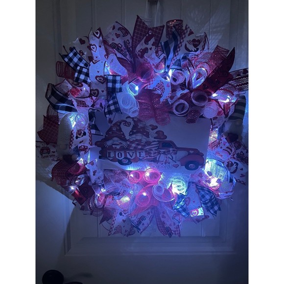 Handmade Valentine’s Gnome LOVE Truck Ribbon Prelit Wreath 22 ins LED W14 - Picture 11 of 12